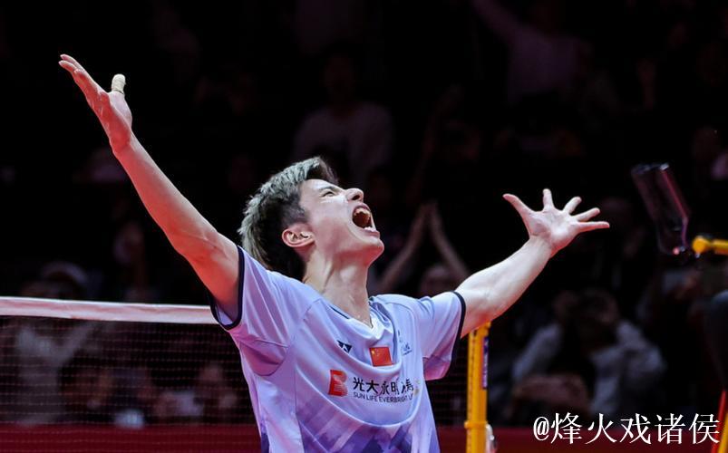 石宇奇2-1战胜周天成 两连胜挺进总决赛四强